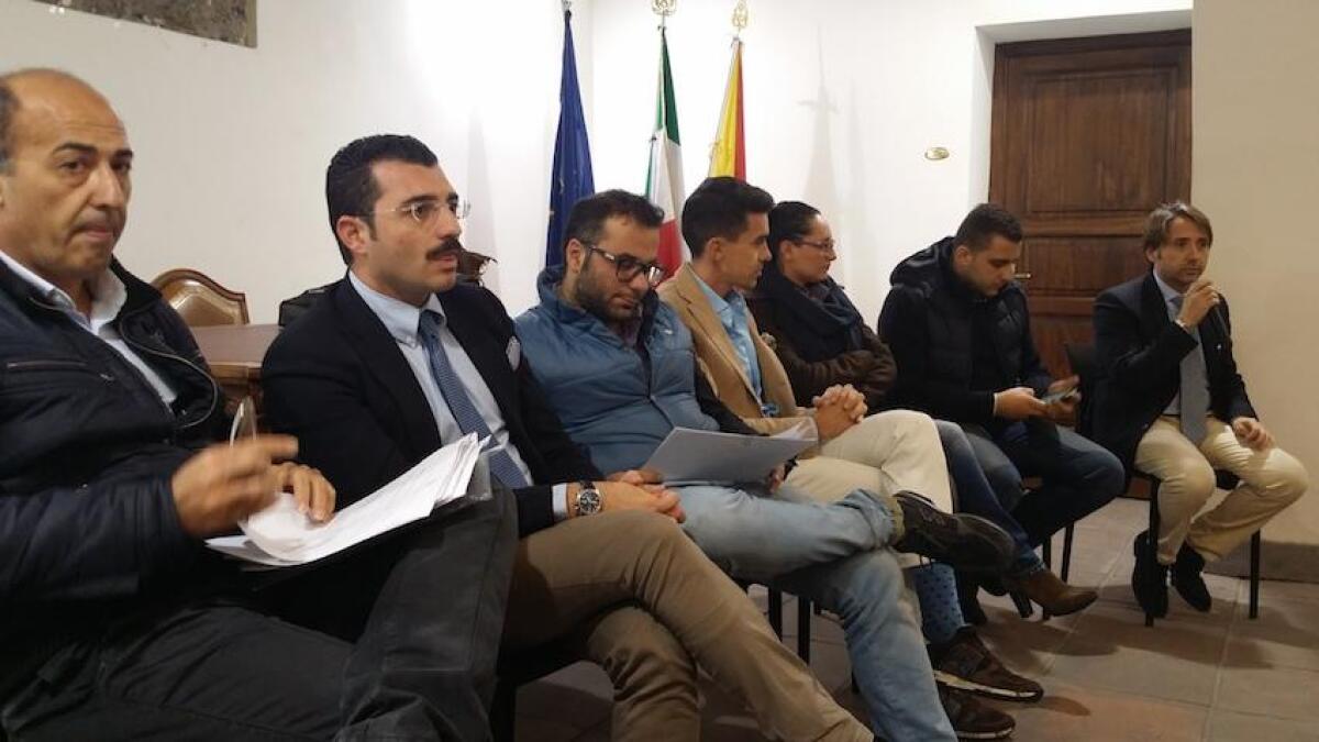 Il j'accuse della minoranza: "Dall'amministrazione spese insensate" - 