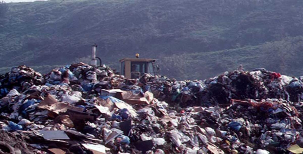 Al collasso la discarica che ospita il 40% dei rifiuti dell'isola - 