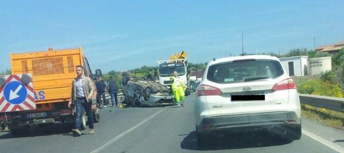 Si capovolge auto sulla Statale 284: ferito un anziano - 