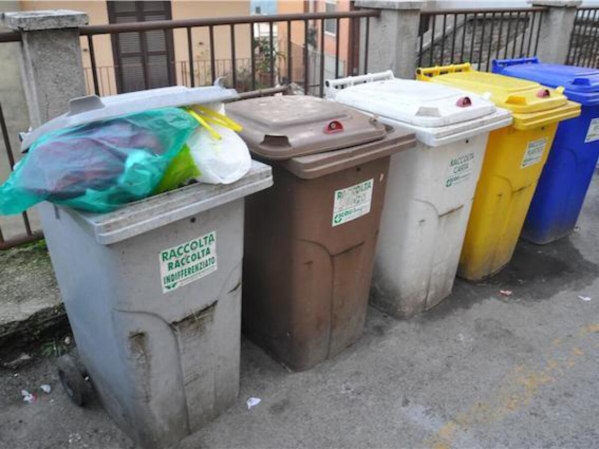 La settima commissione: "Rivedere i costi del servizio rifiuti" - 