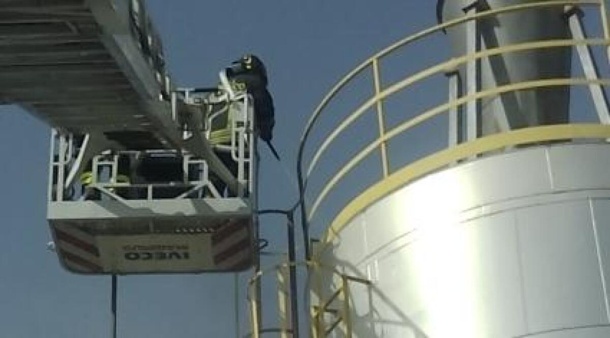 In fiamme silos della raccolta differenziata - 