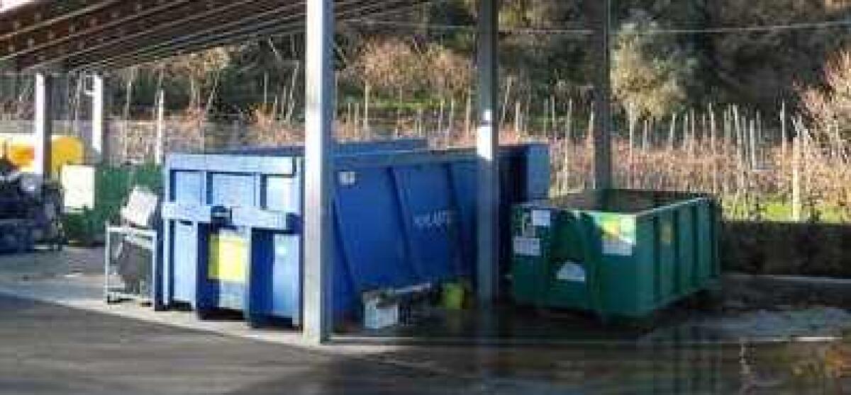 I criminali non danno tregua: furto anche all'isola ecologica - 