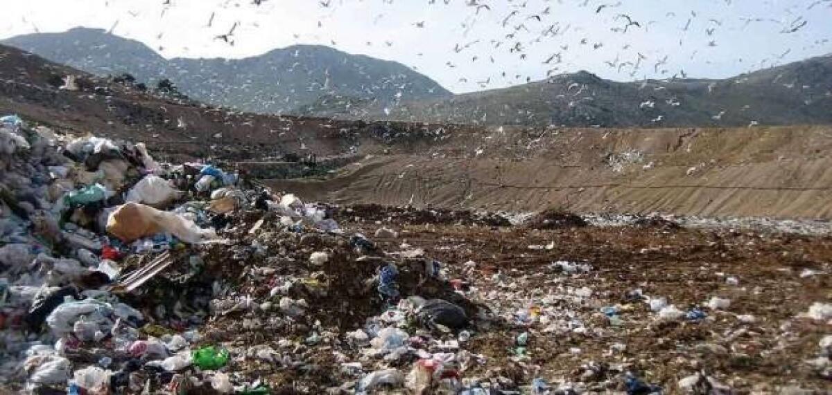 Continua lo scarico dei rifiuti in un impianto privo di autorizzazione - 