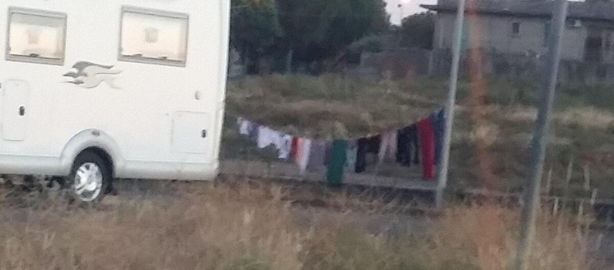 Quei panni stesi alle Salinelle che devono farci arrossire di vergogna - 