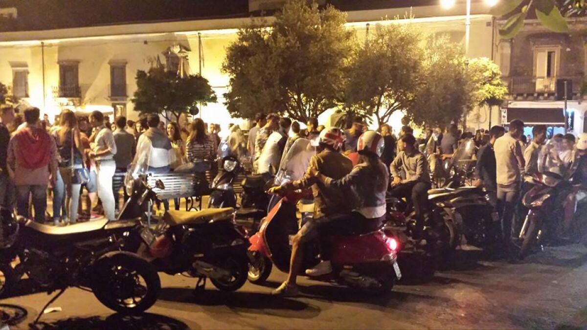 “Un’isola pedonale a piazza Umberto, la sera dei giorni festivi e prefestivi” - 