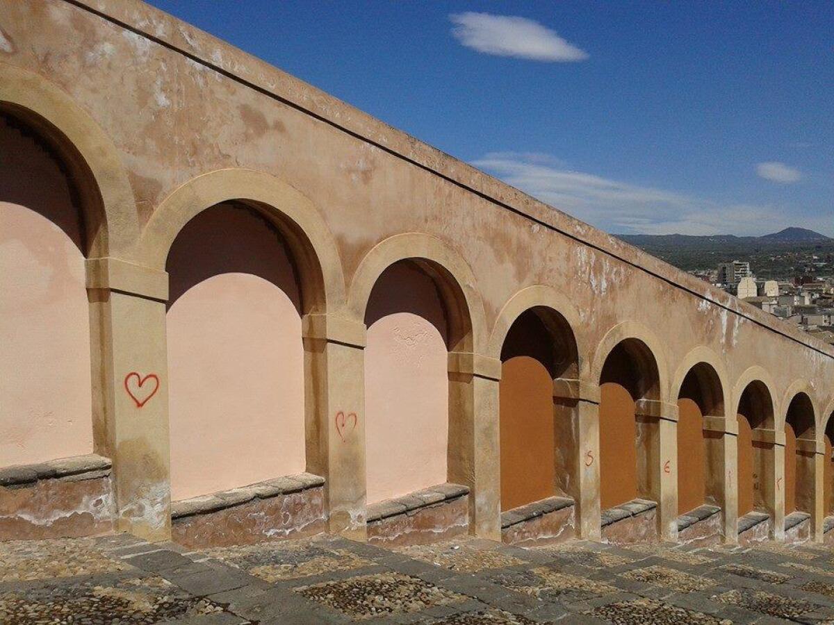 "Eliminare la coloritura con la rimessa in pristino della finitura precedente" - 