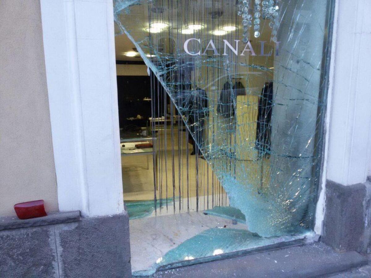 Il lavoro umiliato: furto con spaccata nella notte in via Vittorio Emanuele - 