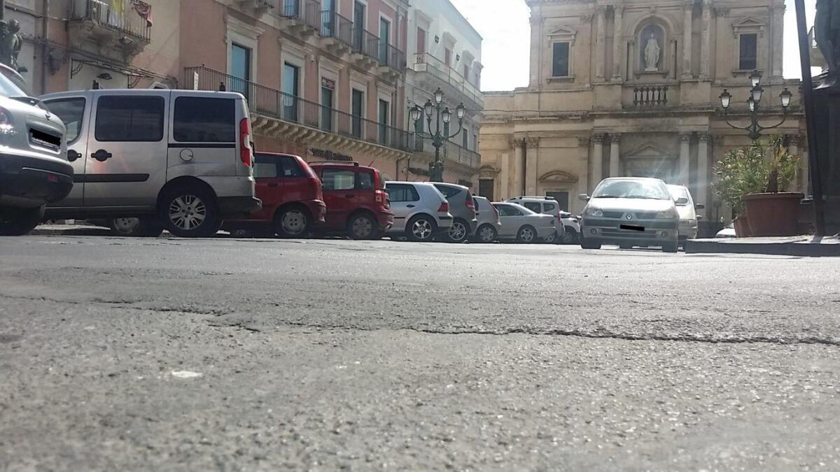 Da lunedì, basolato lavico in piazza Indipendenza e via Monastero - 