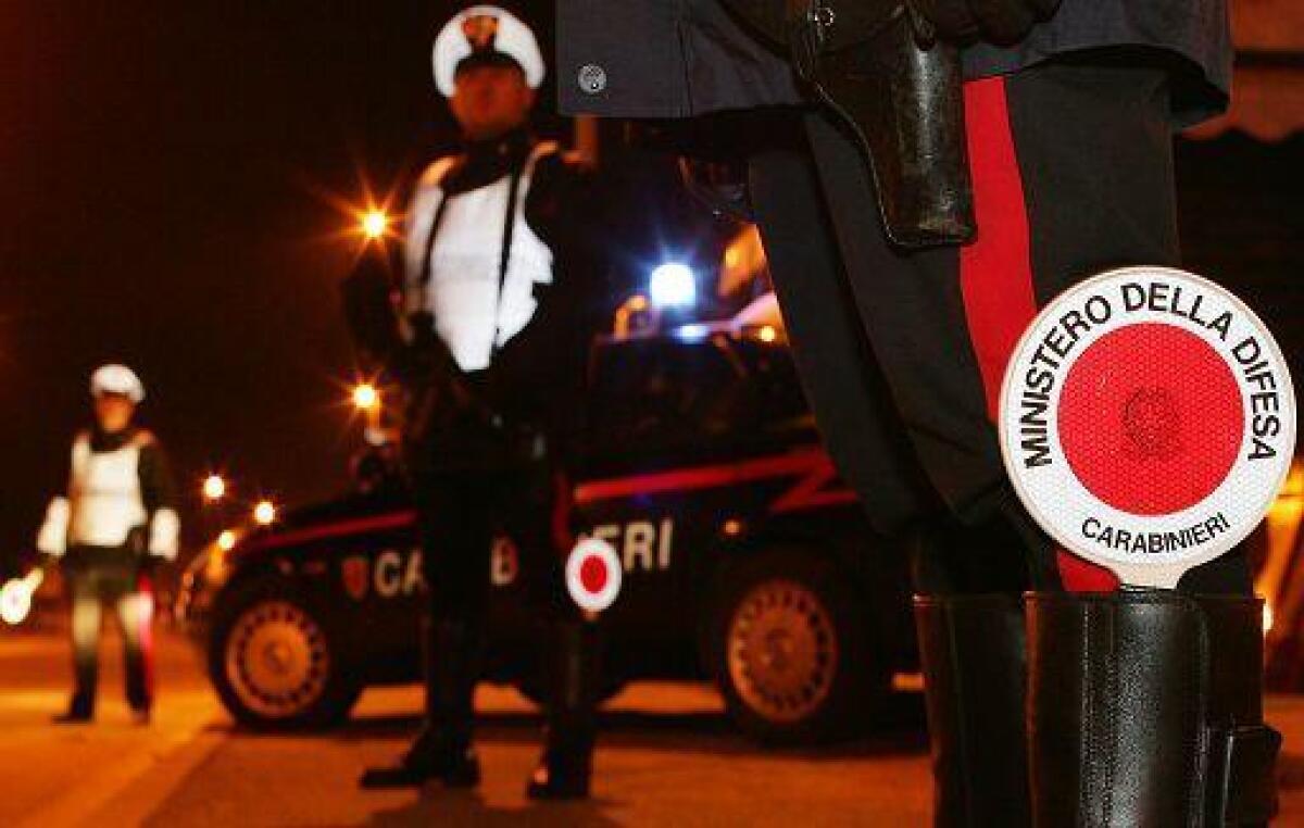 Non si ferma al posto di blocco: inseguito e fermato dai carabinieri - 