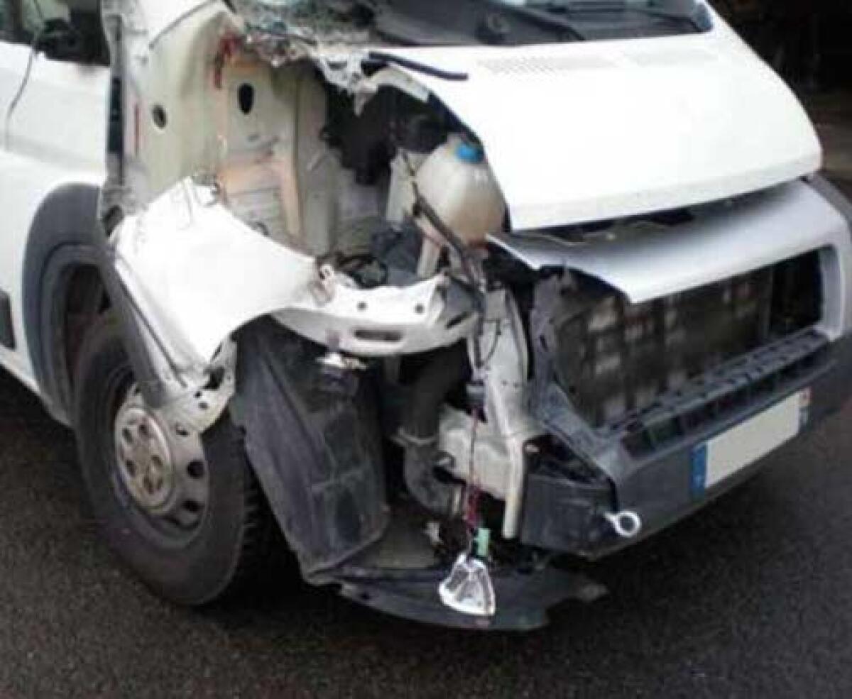 Incidente alle "4 Strade": ferito un 23enne paternese - 