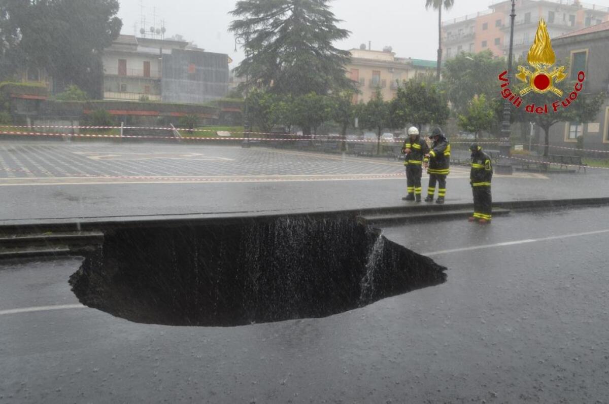 La voragine di Valverde: LE FOTO dei soccorsi - 