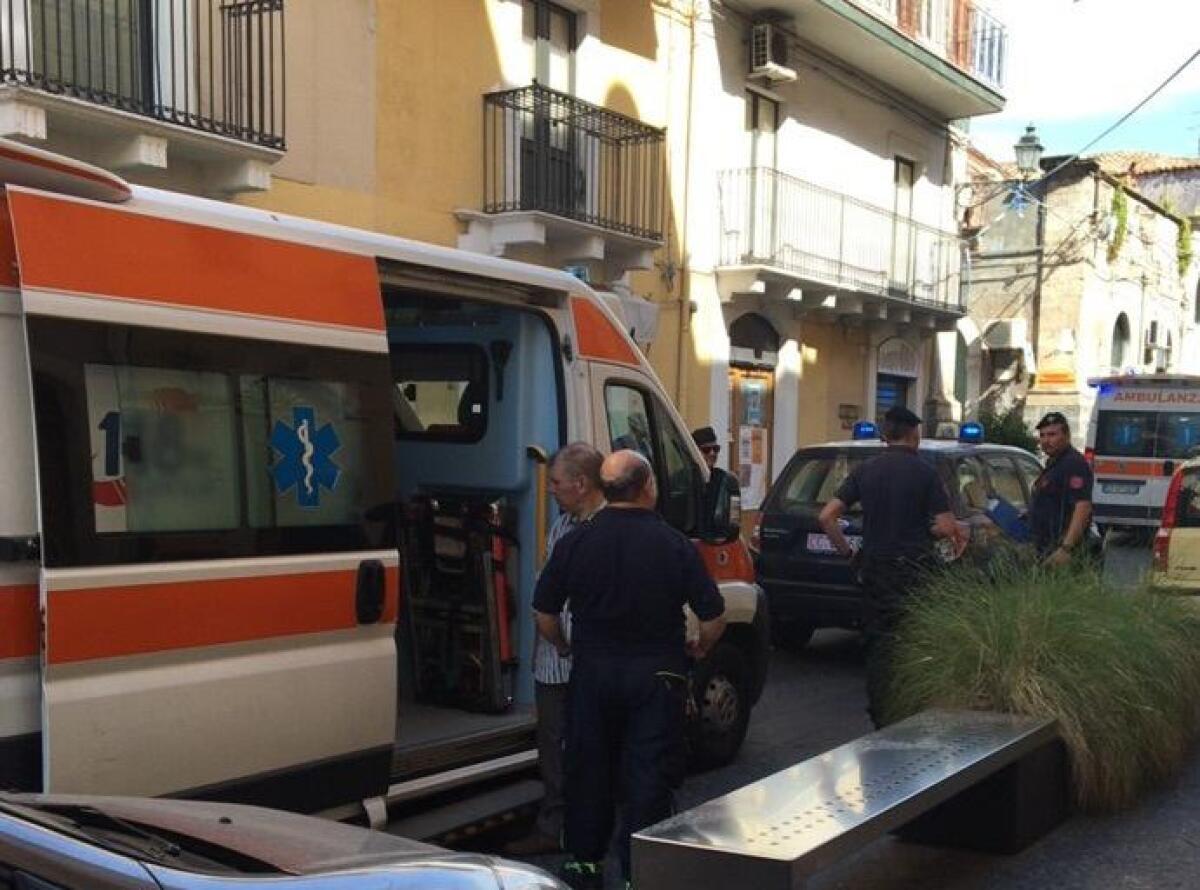Rissa al Compro Oro di via Vittorio Emanuele: ci sono due feriti - 