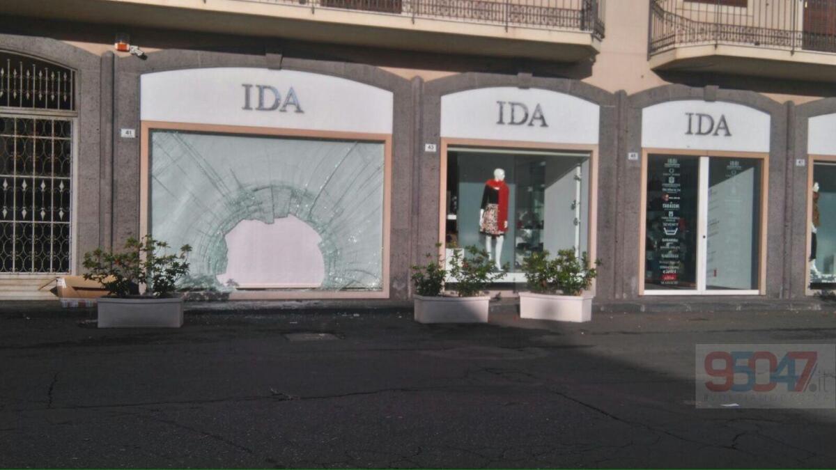 Furto con spaccata ai danni di “Ida” - 