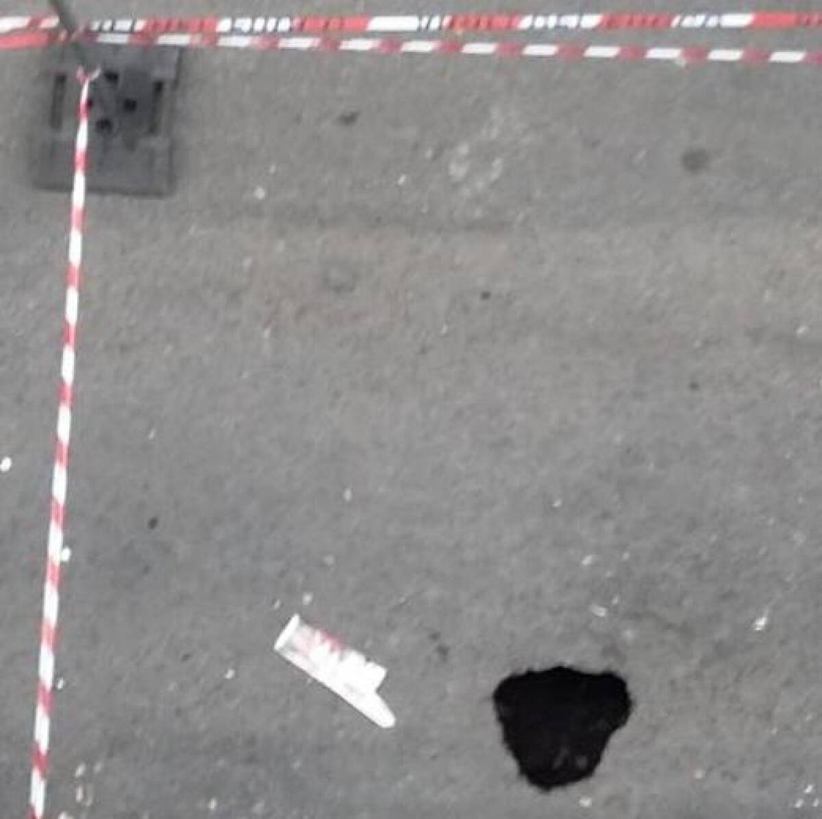 In via Sabotino si è aperto un “cratere” sull’asfalto - 