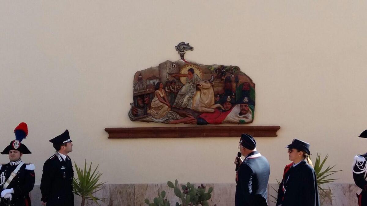 Svelato il bassorilievo della Compagnia dei carabinieri - 