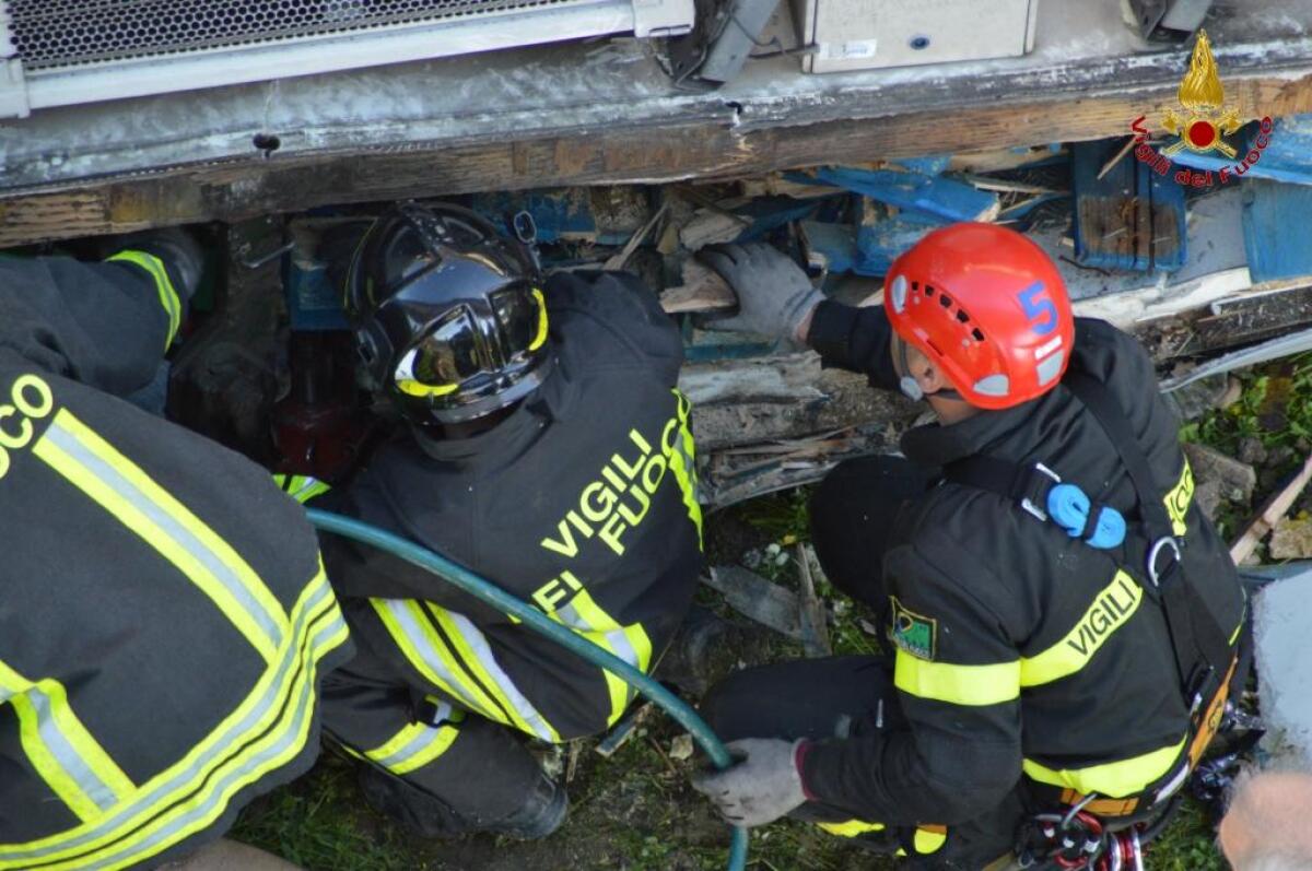 Tragedia al cavalcavia Simeto: autista muore schiacciato nella cabina del tir - 