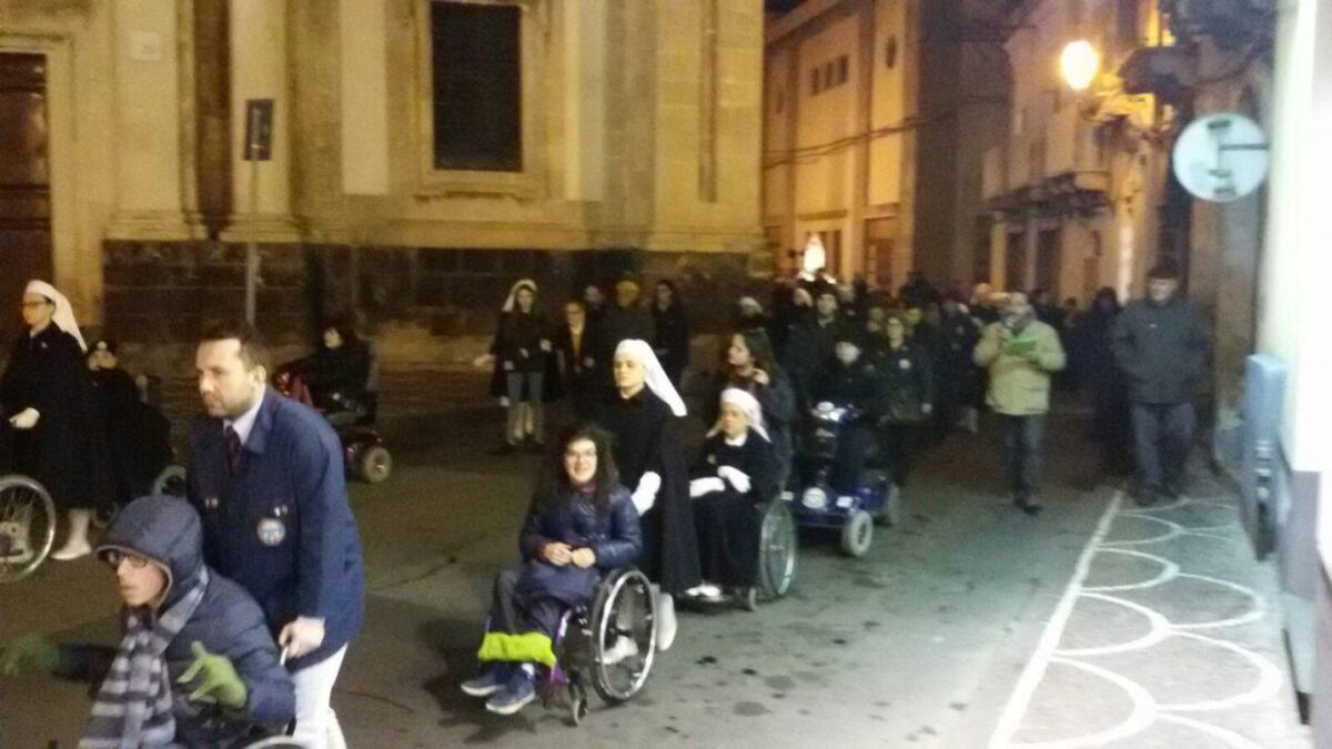 La processione della Madonna di Lourdes - 