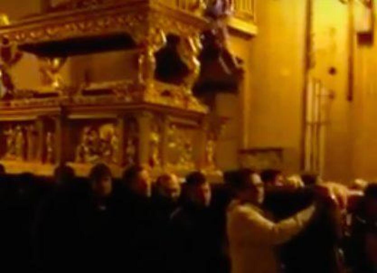 Il fercolo del Cristo Morto arriva a Santa Margherita - 