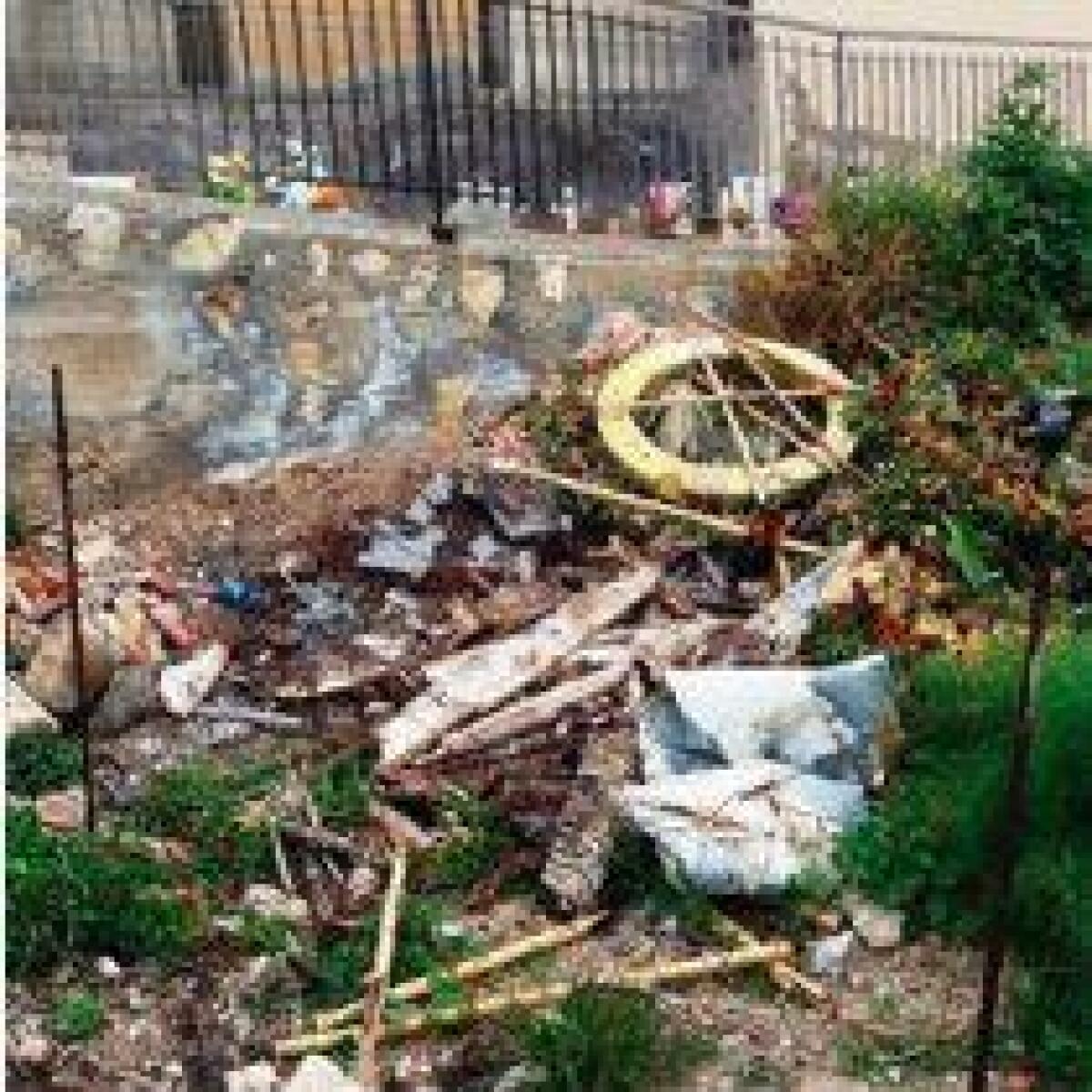 Bruciava i rifiuti speciali (comprese le bare): denunciato - 