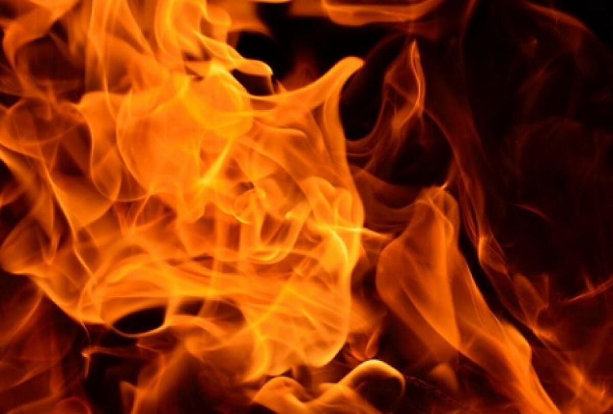 Lei chiede di saldare l’affitto e lui le dà fuoco - 