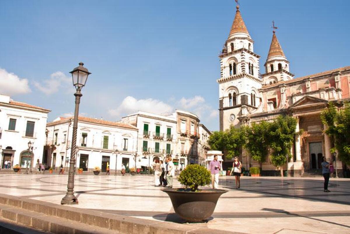 Acireale, rettore camilliano fugge con l'amata e con i soldi della cassa - 