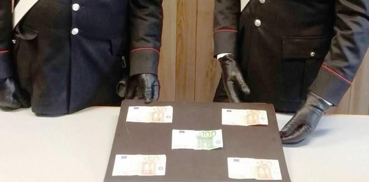 Sorpreso a spendere banconote false - 