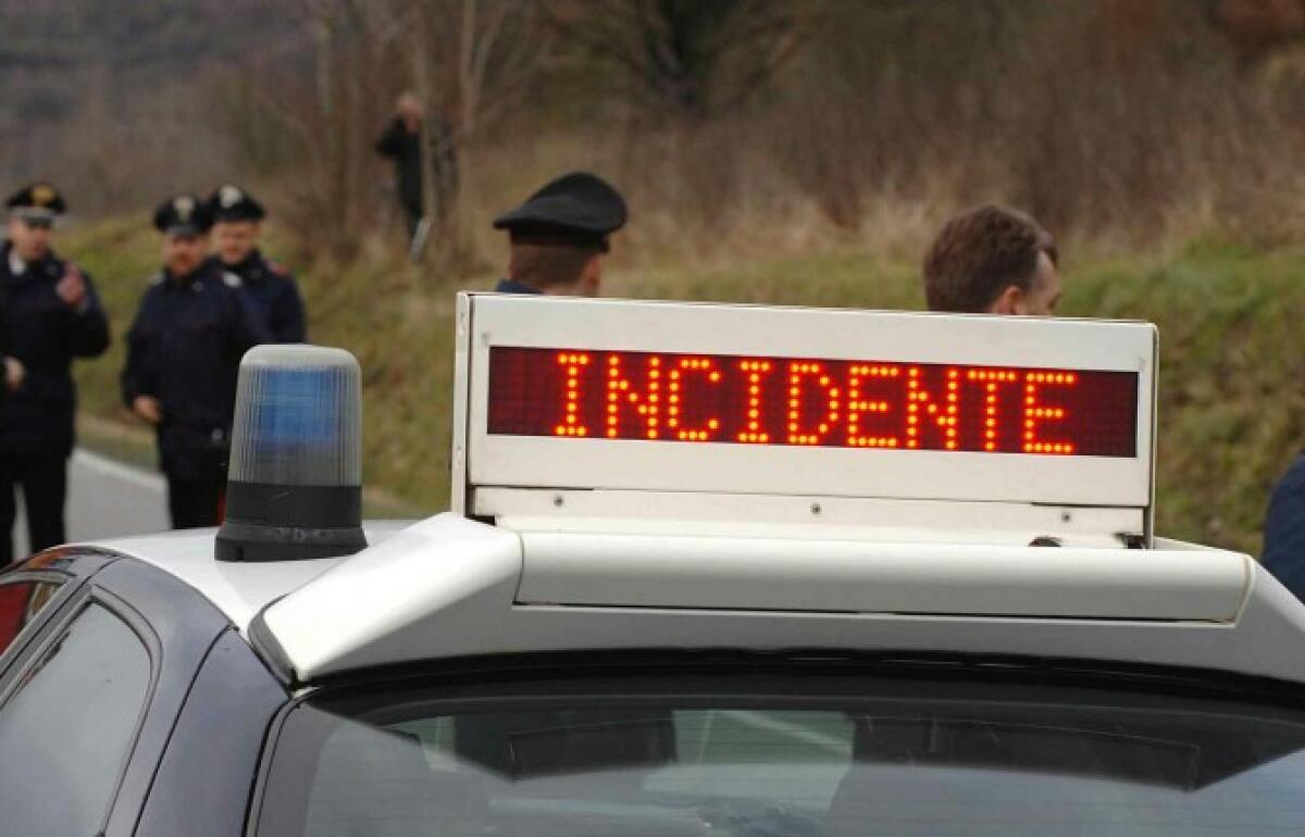 Auto travolge ciclisti, un morto - 
