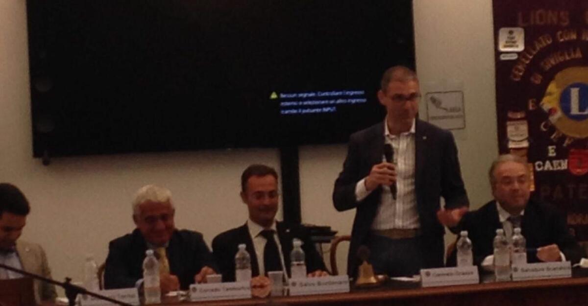 I Lions donano quattro defibrillatori alla città - 