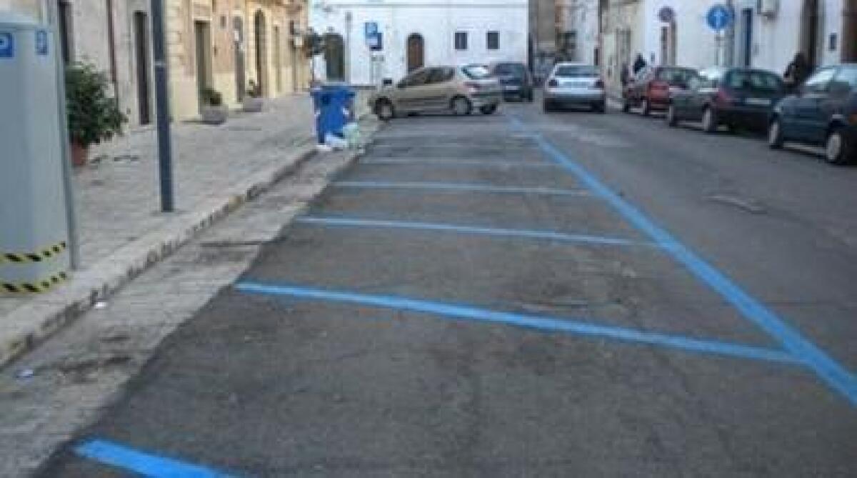 Strisce blu, parcheggio gratis se il parchimetro non ha il bancomat - 