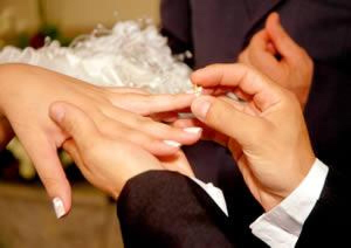 Uomo sposato presenta falsi documenti per nuove nozze: condannato - 