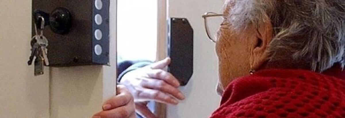 Paternò, le segnalazioni si moltiplicano: “Provano a rubare entrando in casa con una scusa” - 