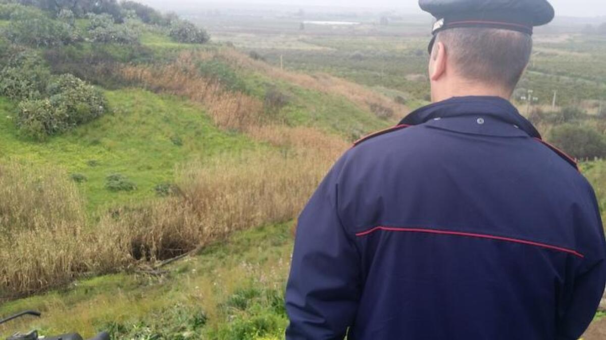 Gli imposero di telefonare alla sua donna e dire che era finita: poi, lo uccisero e bruciarono - 