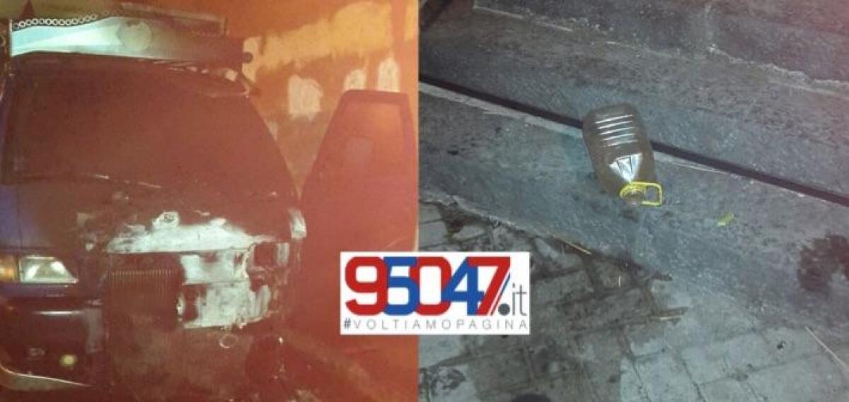 Dato alle fiamme un furgoncino - 