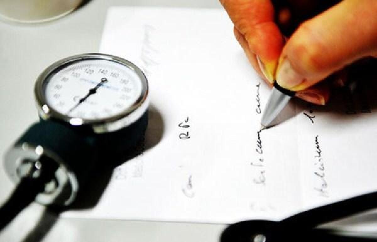 Malattia e visita fiscale 2017, cambiano le regole: orari di reperibilità e sanzioni - 