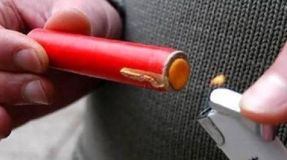 Gli esplode un petardo: 16enne perde mano e occhio sinistro - 