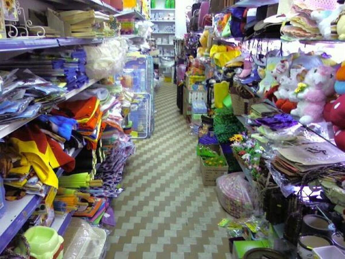 NEGOZIO CINESE: SEQUESTRATA MERCE NON CONFORME - 