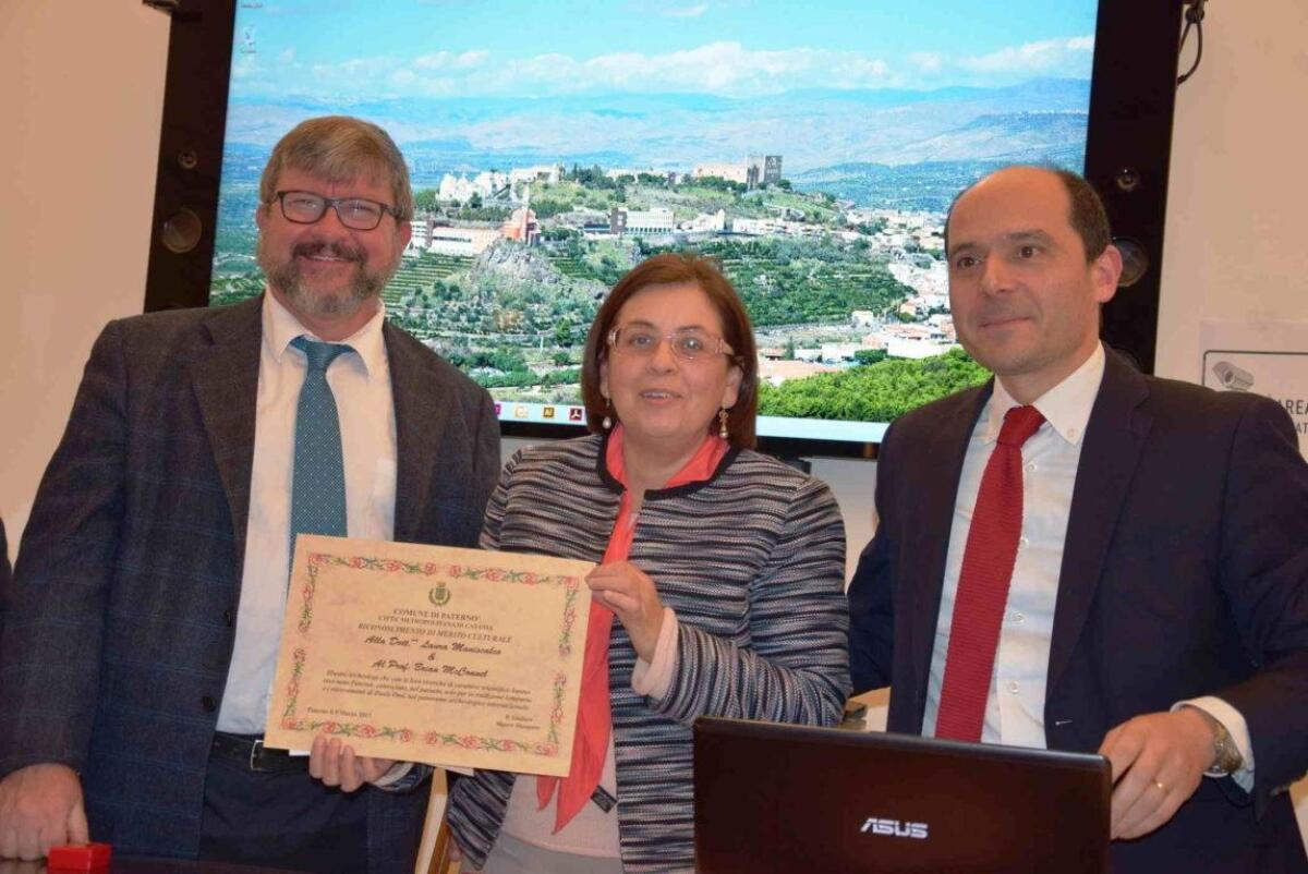 VENT'ANNI DI SICILIA ANTICA RICONOSCIMENTO CULTURALE ALAL DOTT.SSA MANISCALCO E AL PROF: MCCONNELL - 