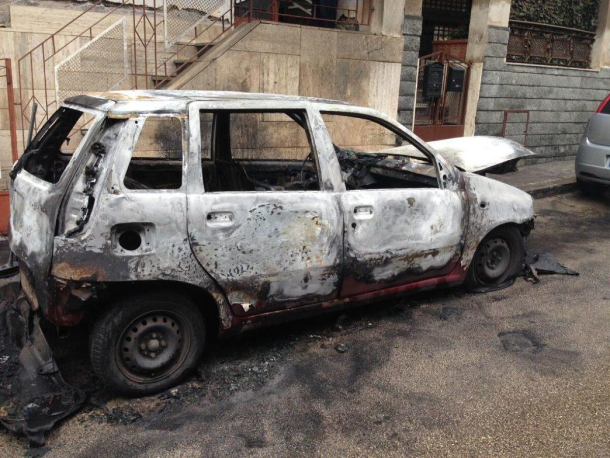 A fuoco stanotte un auto in via Giaconia - 