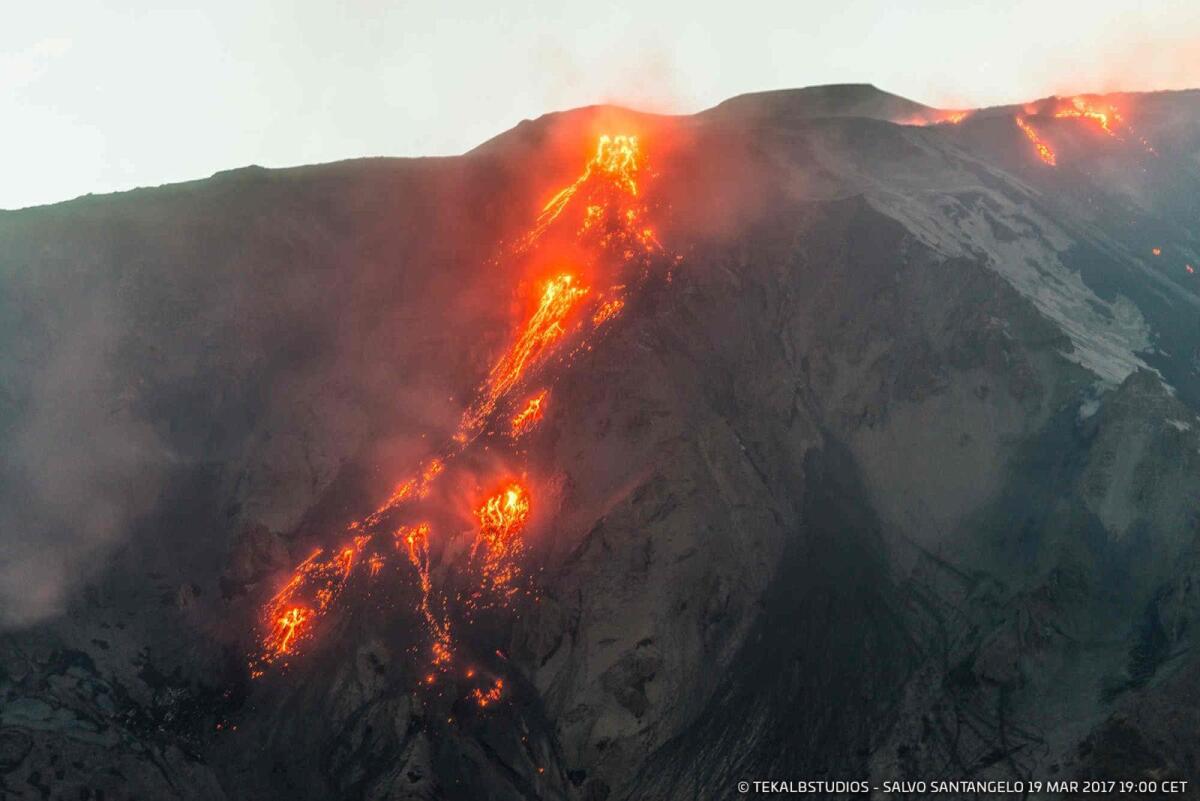 ERUZIONE DELL'ETNA - FOTO - 