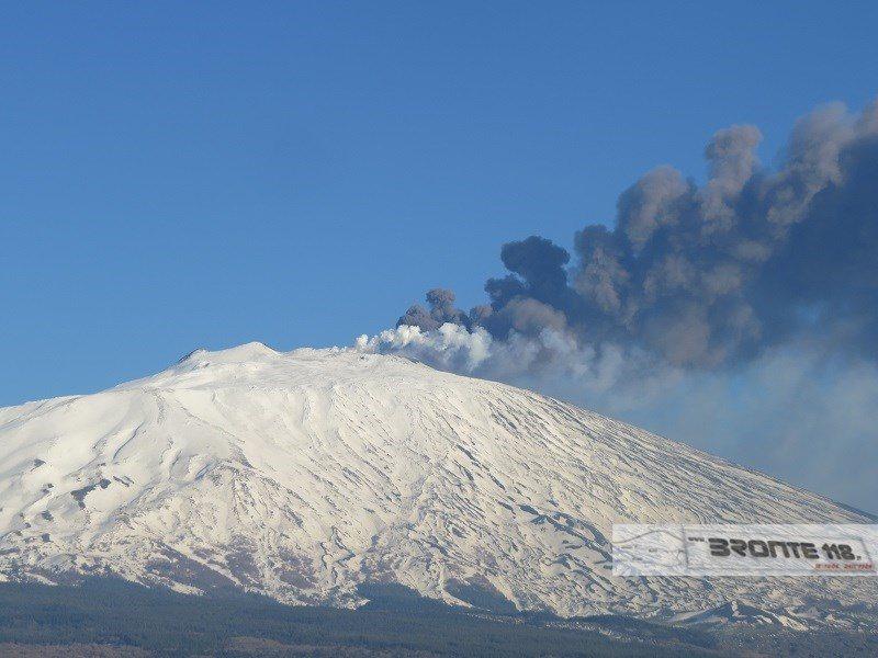 Etna, esplosione freatica al fronte lavico. Ci sono feriti