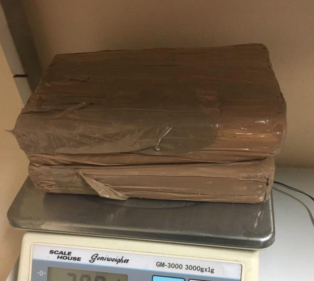 GUARDIA DI FINANZA, CATANIA: SEQUESTRATI 2 CHILOGRAMMI DI COCAINA. ARRESTATO IL CORRIERE - 