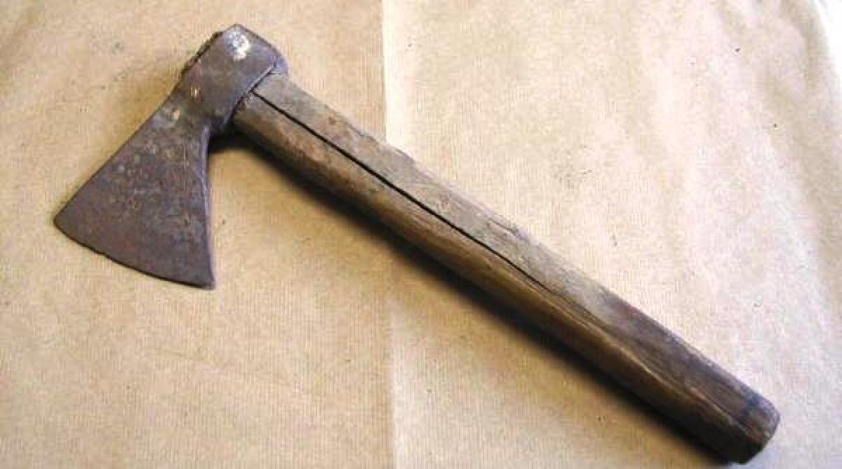 BIANCAVILLA: ARRESTATO 25 ENNE CHE MINACCIA CON UN ACCETTA I FAMIGLIARI - 