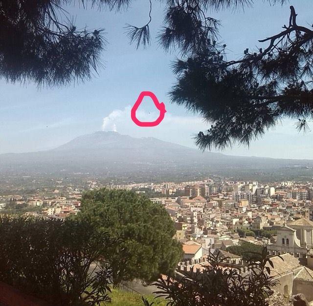 LA SEGNALAZIONE DI UN LETTORE: "OGGETTO NON IDENTIFICABILE SULL'ETNA"