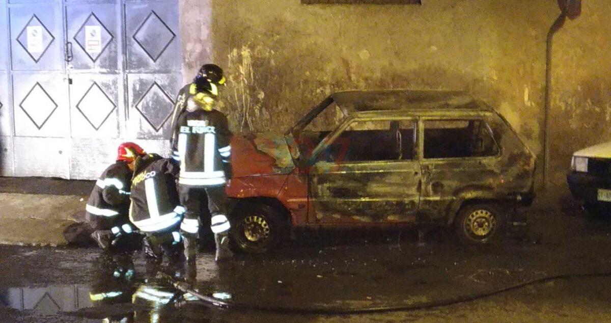 PATERNO' VETTURA IN FIAMME IN CORSO SICILIA - LE FOTO - 