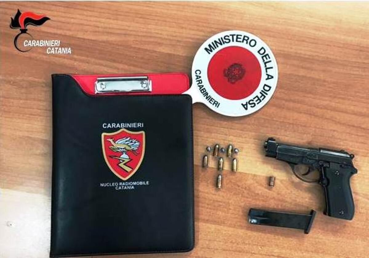 CATANIA: TENTA DI UCCIDERE IL FIGLIO SPARANDOGLI CONTRO UN COLPO DI PISTOLA BLOCCATO ED ARRESTATO. - 