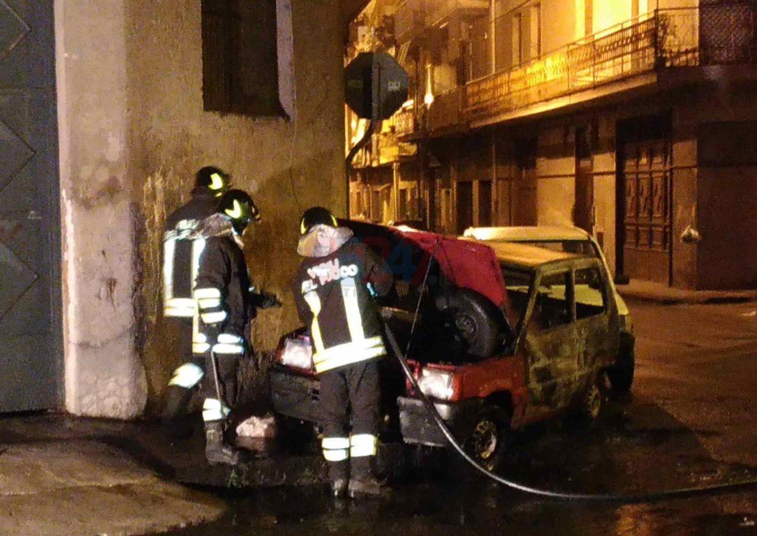 PATERNO' VETTURA IN FIAMME IN CORSO SICILIA - LE FOTO