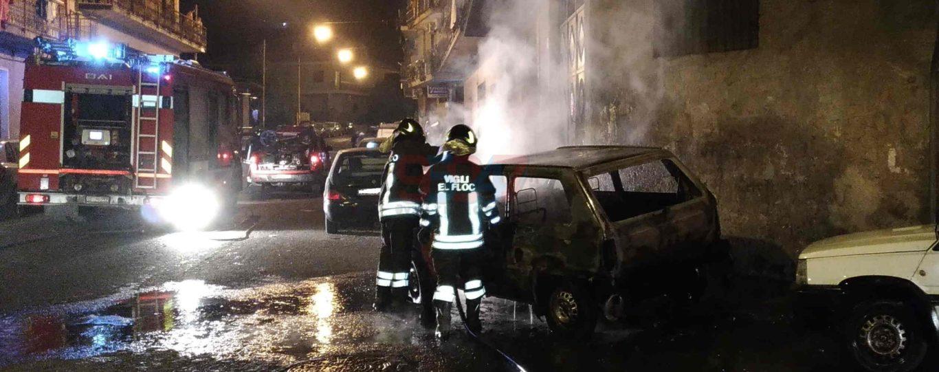 PATERNO' VETTURA IN FIAMME IN CORSO SICILIA - LE FOTO