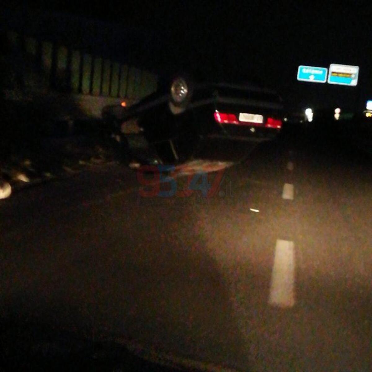 INCIDENTE SS 121 COINVOLTE 2 AUTO - FOTO - 