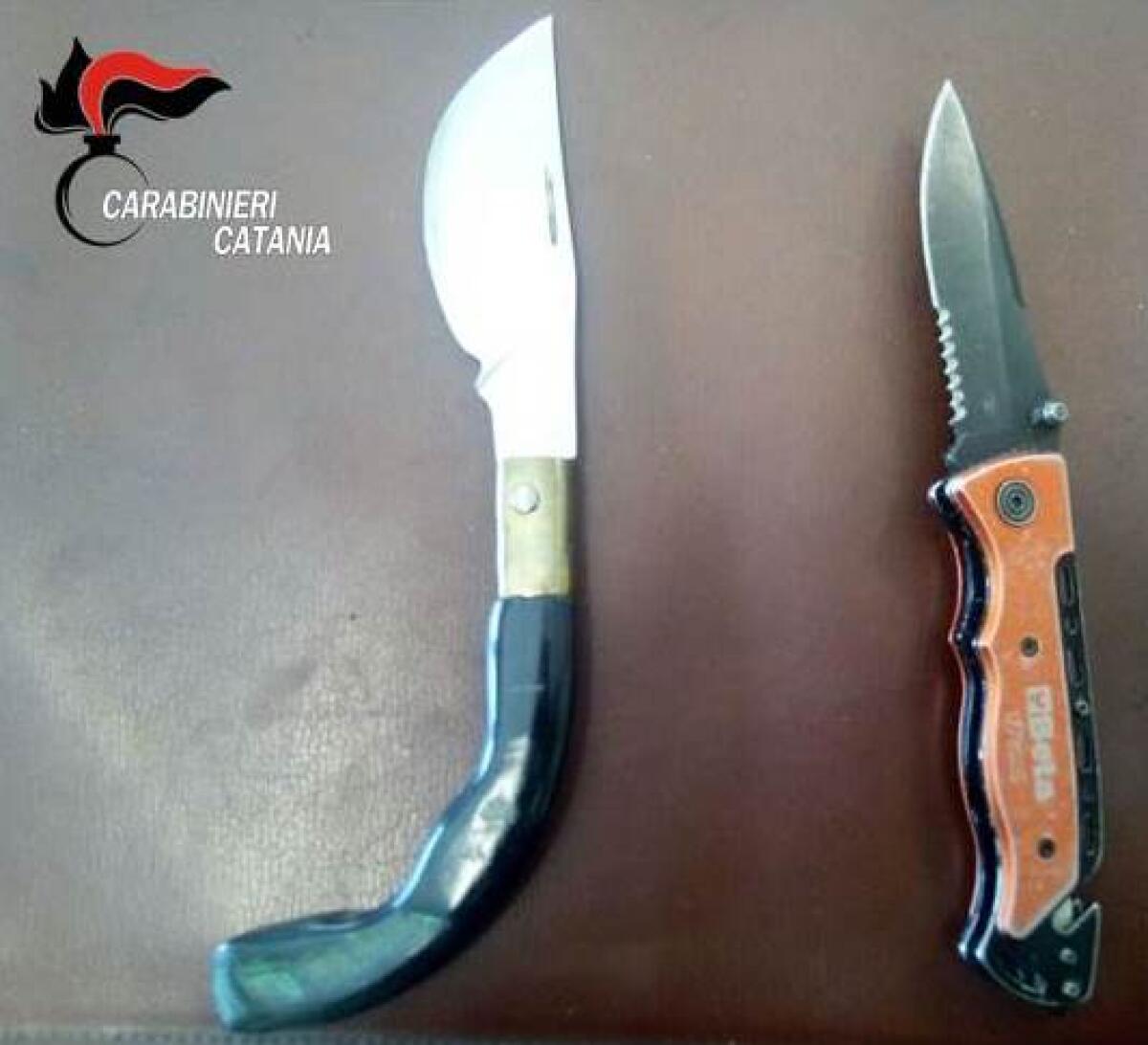 PAURA AL TRIBUNALE DI CATANIA TENTA DI ENTRARE CON DUE COLTELLI - 