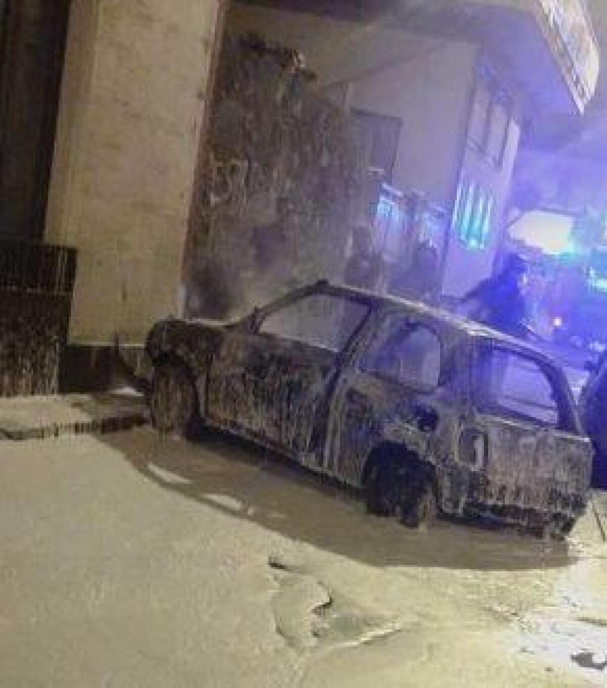 PATERNO’ AUTO IN FIAMME IN VIA ASMARA - 